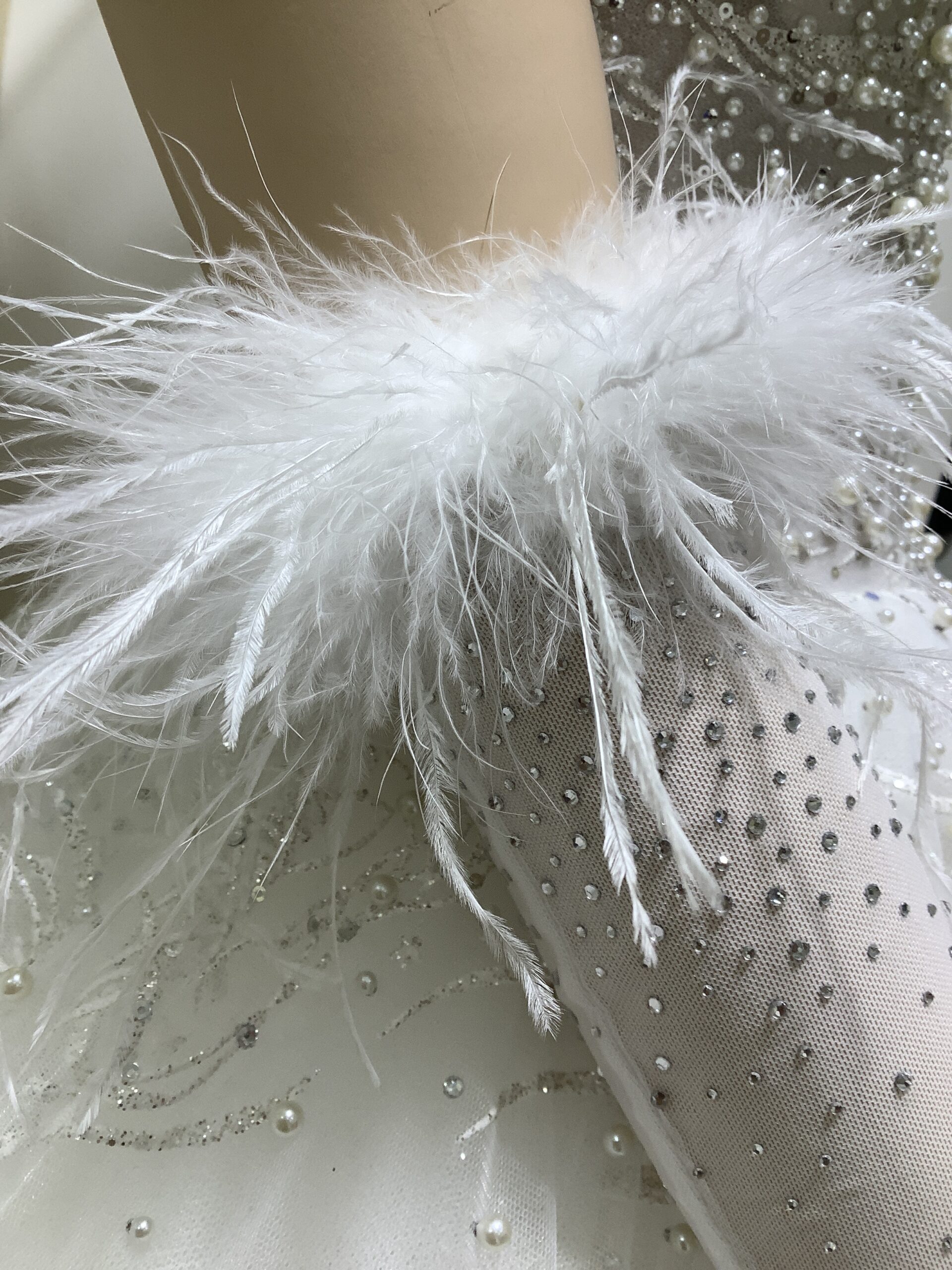 Pearl Touch White Mesh Bridal Gloves – Short Length G-101